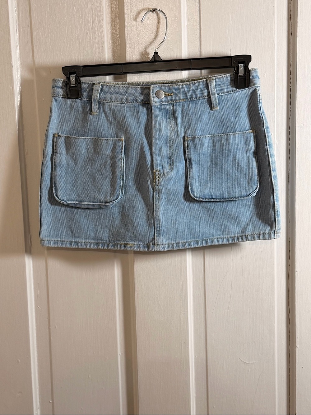 PrettyLittleThing Light Wash Cargo Pocket Denim Mini Skirt